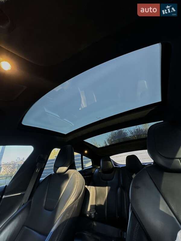 Лифтбек Tesla Model S 2015 в Львове