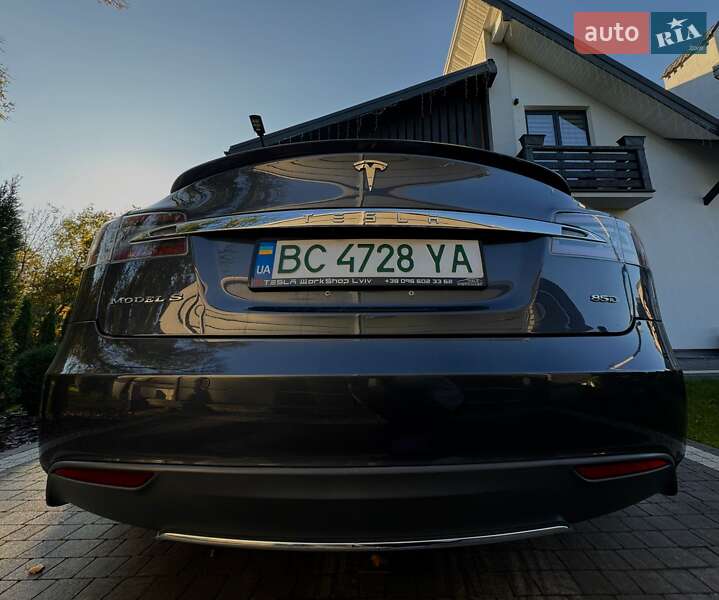 Лифтбек Tesla Model S 2015 в Львове
