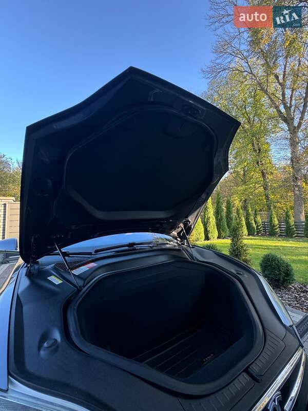 Лифтбек Tesla Model S 2015 в Львове