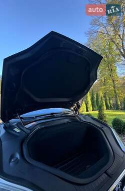 Лифтбек Tesla Model S 2015 в 