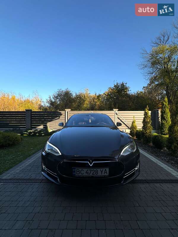 Лифтбек Tesla Model S 2015 в Львове