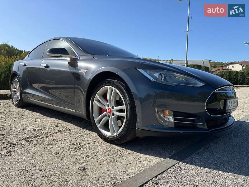 Ліфтбек Tesla Model S 2014 в Дніпрі