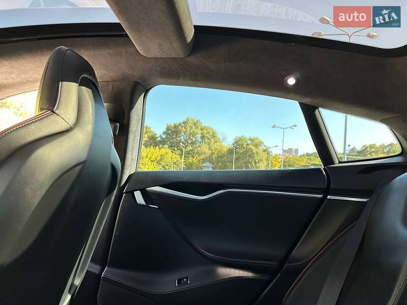 Ліфтбек Tesla Model S 2014 в Дніпрі