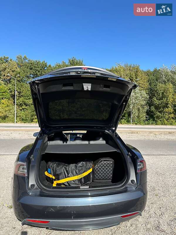 Ліфтбек Tesla Model S 2014 в Дніпрі