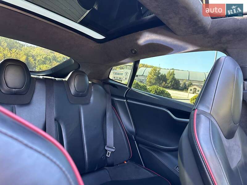 Ліфтбек Tesla Model S 2014 в Дніпрі