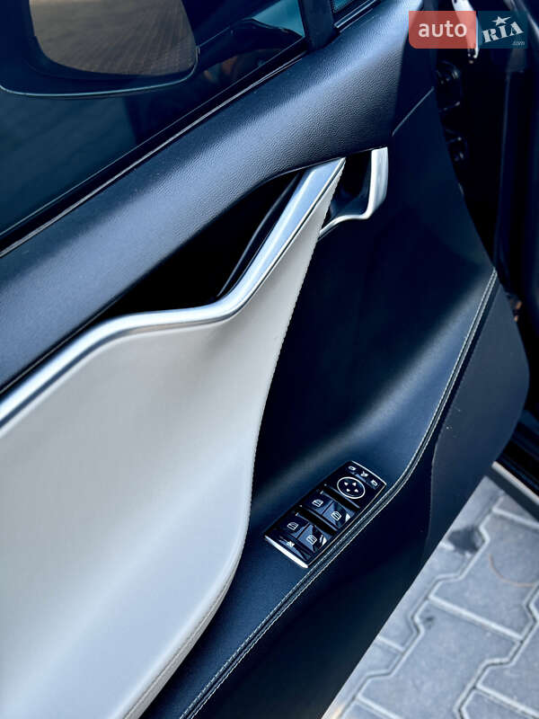 Ліфтбек Tesla Model S 2014 в Зборові