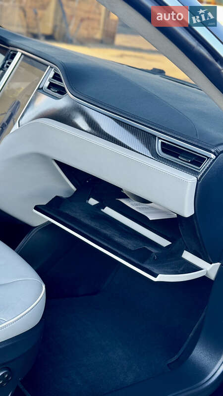 Ліфтбек Tesla Model S 2014 в Зборові