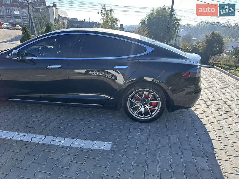 Ліфтбек Tesla Model S 2017 в Чернівцях