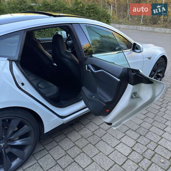 Ліфтбек Tesla Model S 2016 в Львові
