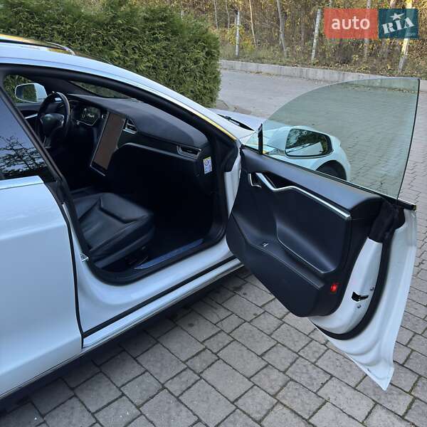 Ліфтбек Tesla Model S 2016 в Львові фото 22 Ліфтбек Tesla Model S 2016 в Львові