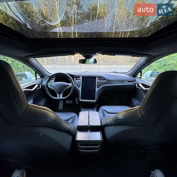 Ліфтбек Tesla Model S 2016 в Львові