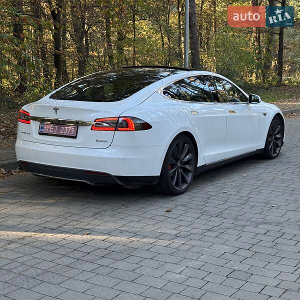 Ліфтбек Tesla Model S 2016 в Львові