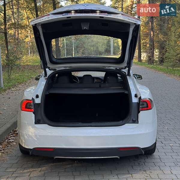 Ліфтбек Tesla Model S 2016 в Львові