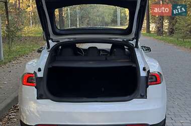 Лифтбек Tesla Model S 2016 в 
