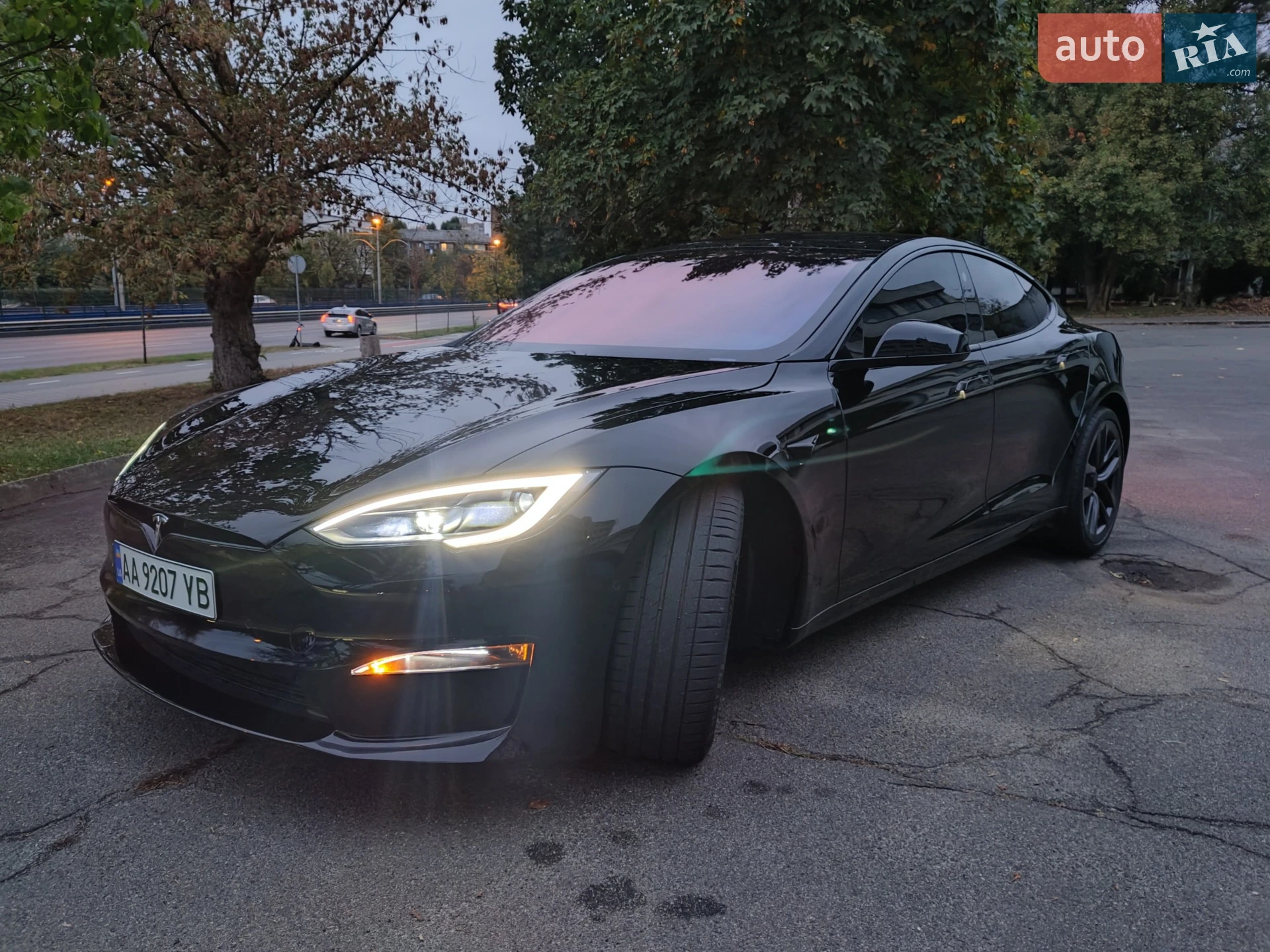 2022 Tesla Model S - фото 1