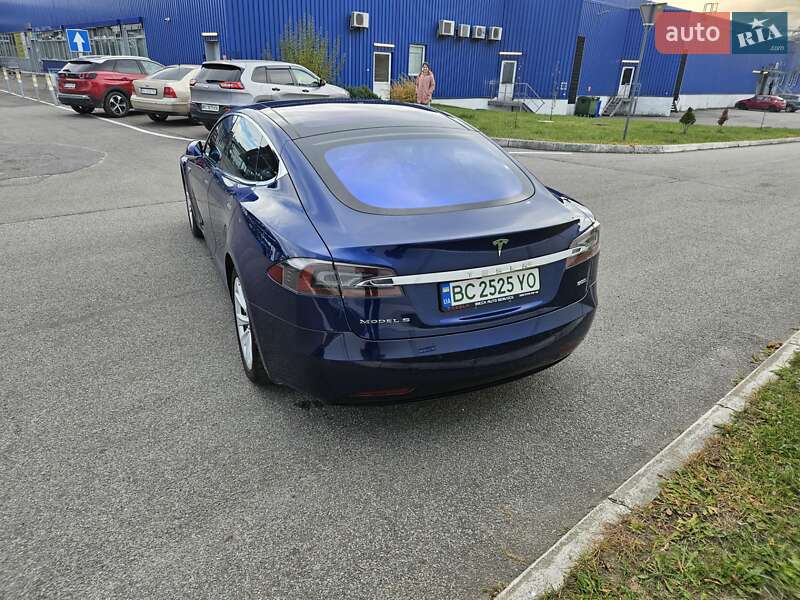 Ліфтбек Tesla Model S 2016 в Львові