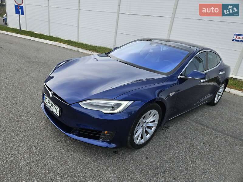 Ліфтбек Tesla Model S 2016 в Львові