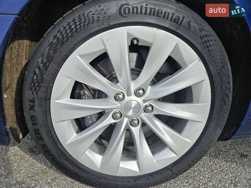 Ліфтбек Tesla Model S 2016 в Львові