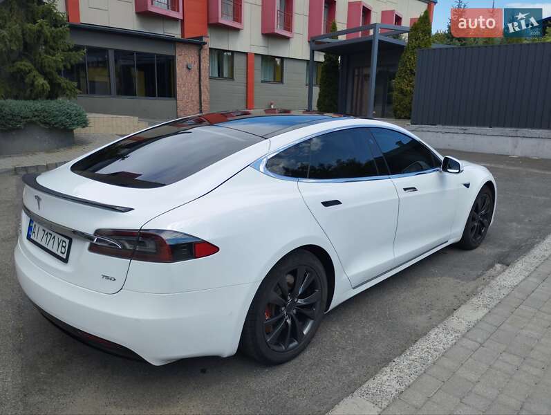 Ліфтбек Tesla Model S 2017 в Дніпрі
