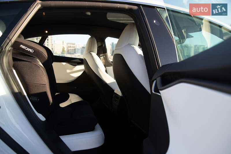 Ліфтбек Tesla Model S 2020 в Одесі