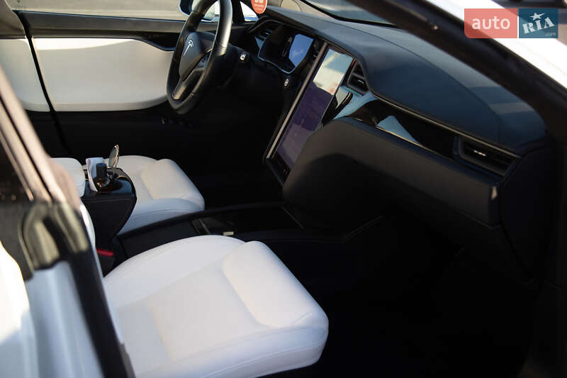 Ліфтбек Tesla Model S 2020 в Одесі
