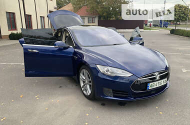 Ліфтбек Tesla Model S 2015 в Вінниці