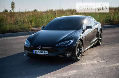 Ліфтбек Tesla Model S 2018 в Рівному