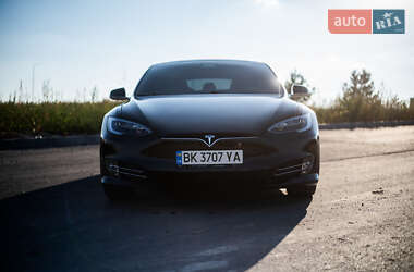 Лифтбек Tesla Model S 2018 в Ровно