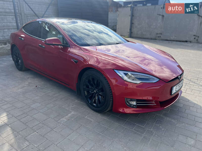 Лифтбек Tesla Model S 2019 в Виннице