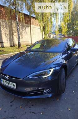 Лифтбек Tesla Model S 2018 в Ровно