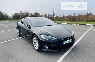 Ліфтбек Tesla Model S 2018 в Рівному