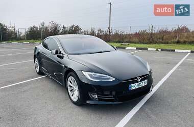 Ліфтбек Tesla Model S 2018 в 
