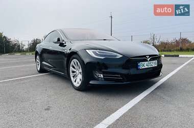 Лифтбек Tesla Model S 2018 в Ровно
