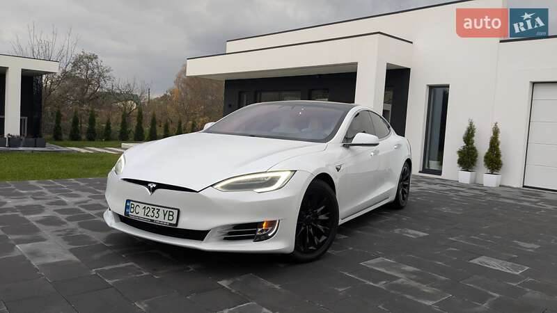 Лифтбек Tesla Model S 2019 в Львове
