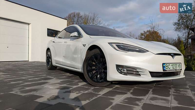 Лифтбек Tesla Model S 2019 в Львове