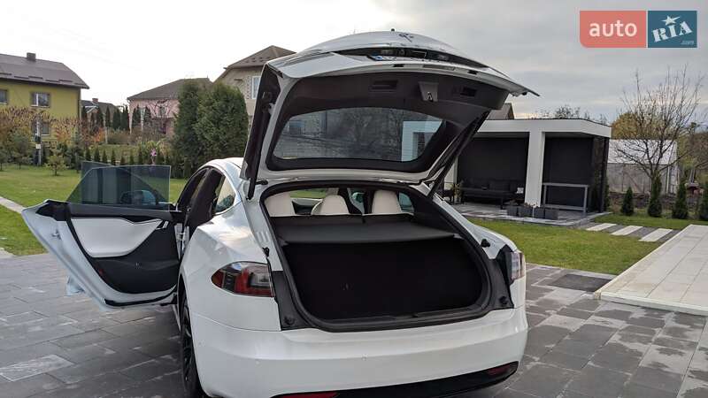 Лифтбек Tesla Model S 2019 в Львове