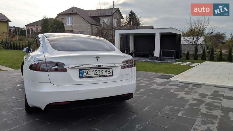 Лифтбек Tesla Model S 2019 в Львове
