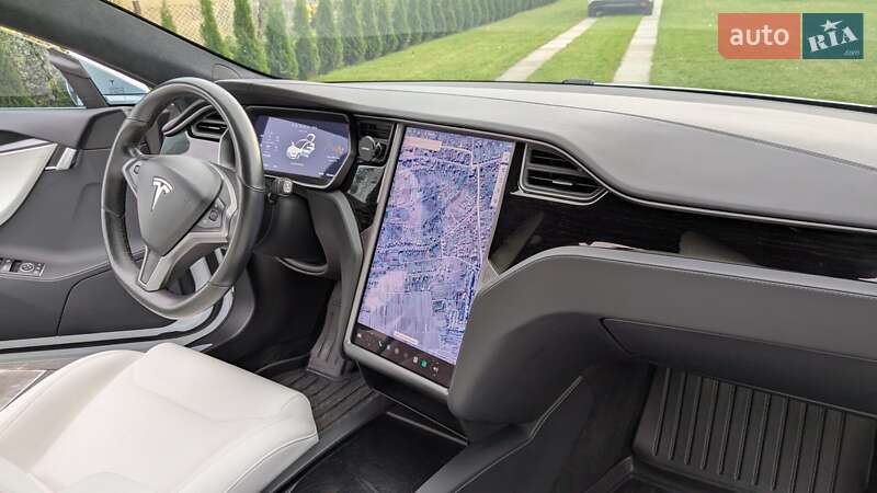 Лифтбек Tesla Model S 2019 в Львове