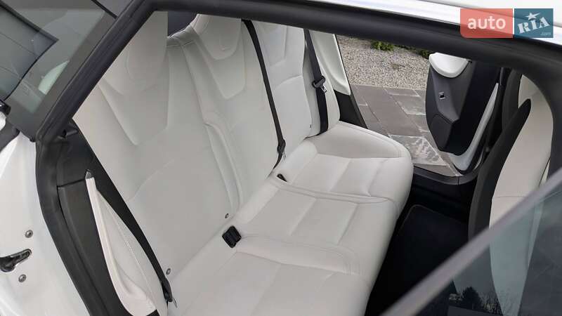 Лифтбек Tesla Model S 2019 в Львове