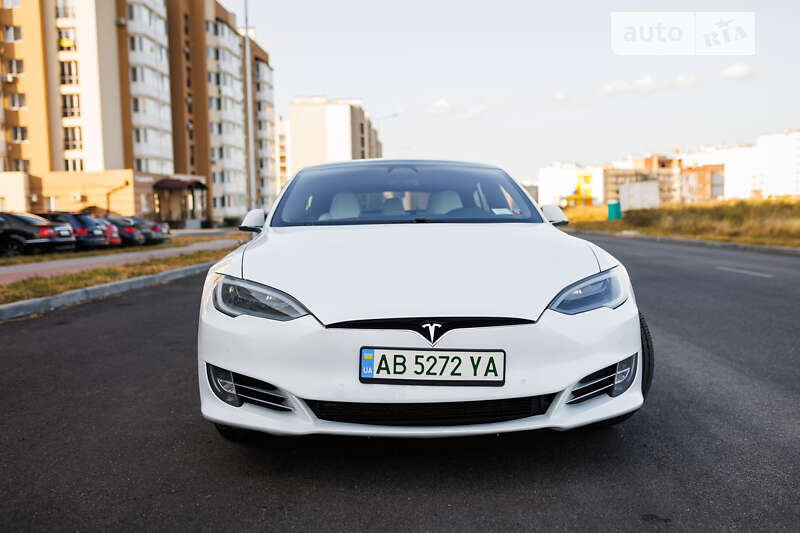Лифтбек Tesla Model S 2018 в Виннице