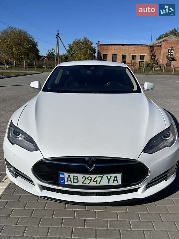 Лифтбек Tesla Model S 2015 в Бершади