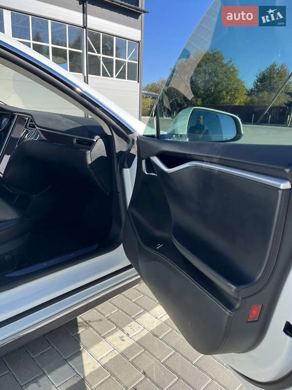 Лифтбек Tesla Model S 2015 в Бершади