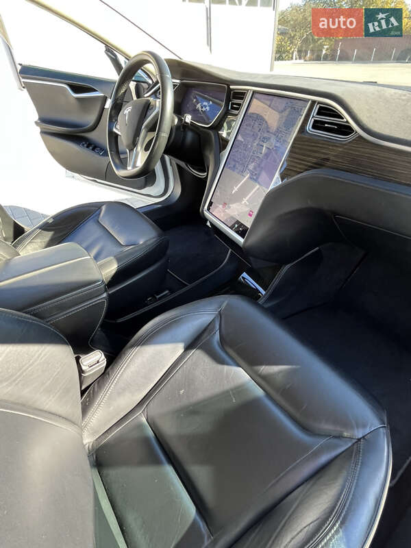 Лифтбек Tesla Model S 2015 в Бершади