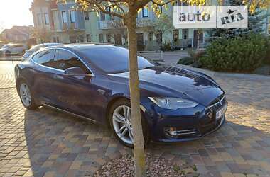 Лифтбек Tesla Model S 2015 в 