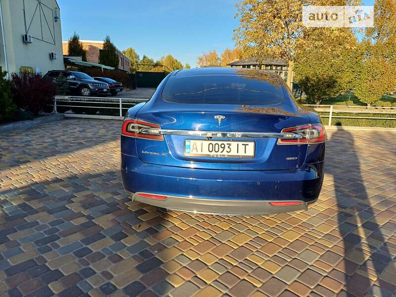 Лифтбек Tesla Model S 2015 в Киеве