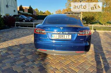 Лифтбек Tesla Model S 2015 в 