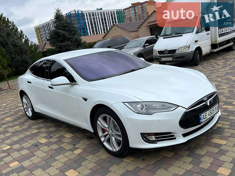 Лифтбек Tesla Model S 2014 в Днепре