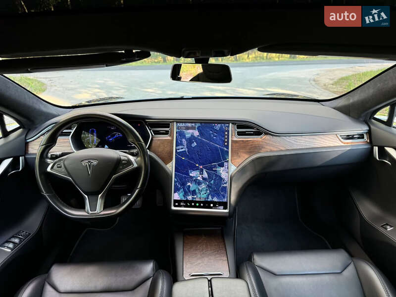 Лифтбек Tesla Model S 2017 в Ирпене