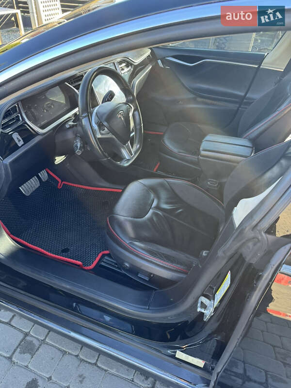 Ліфтбек Tesla Model S 2013 в Івано-Франківську
