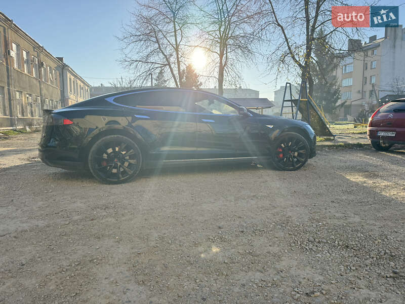 Ліфтбек Tesla Model S 2013 в Івано-Франківську